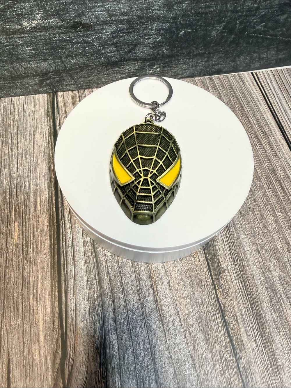 Spider Mask Keychain - Picture 2 of 2